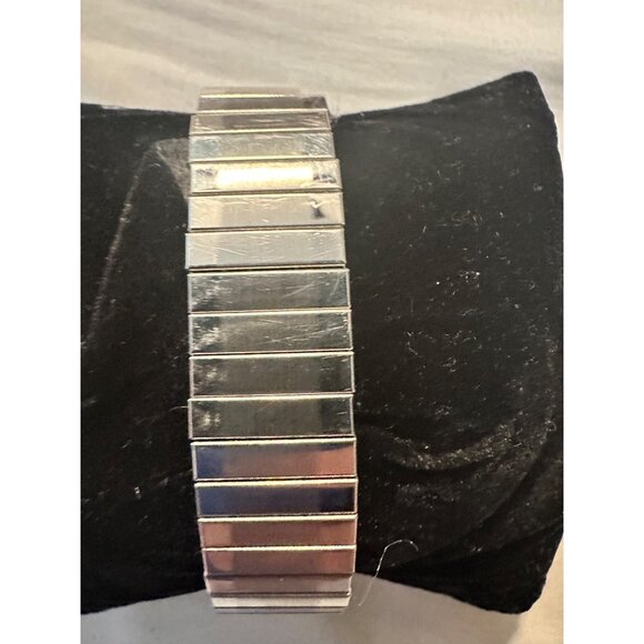 Quartz Silver-Tone‎ Mens Watch With Black Numerals On White Dial FMD J0119 IF281 - Picture 4 of 7